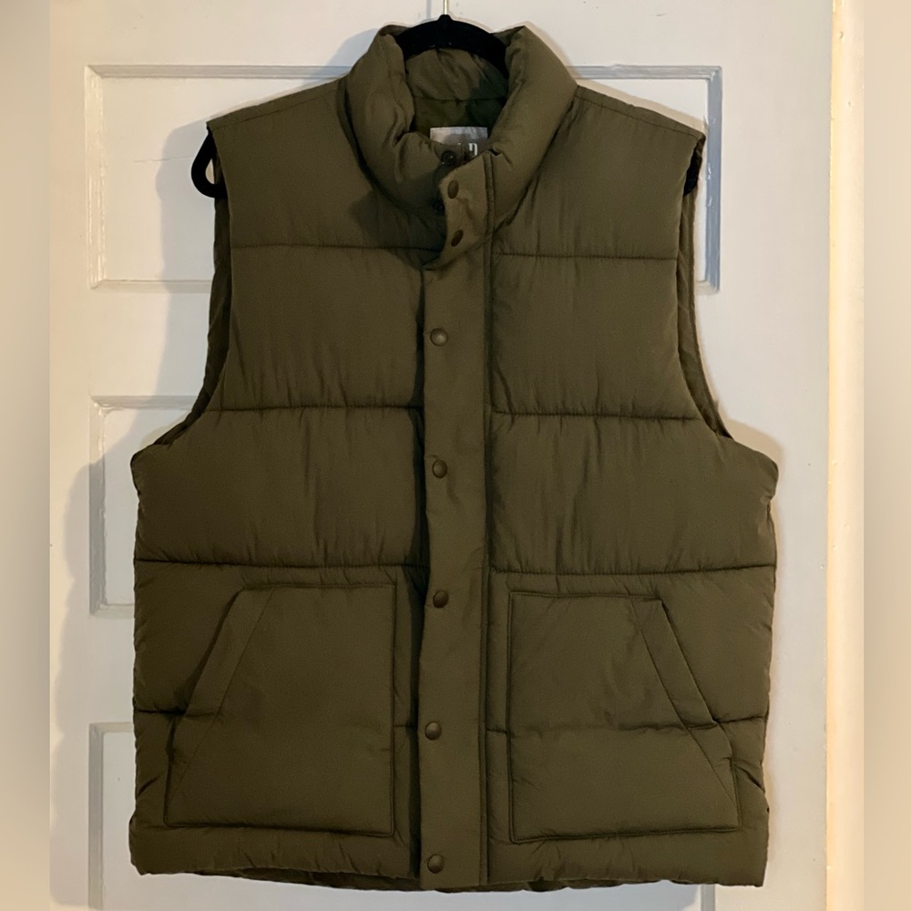 M GAP Recycled Puffer Vest NWOT